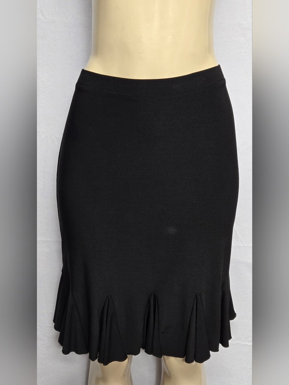 White House Black Market M Classic Black Skirt Slinky Stretch Knit Pleated Hem